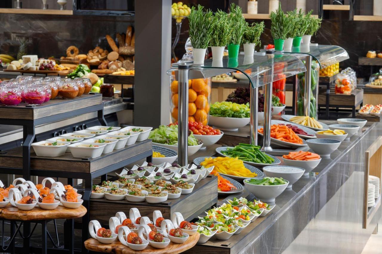 Jeddah Marriott Hotel Madinah Road Exterior foto A salad bar