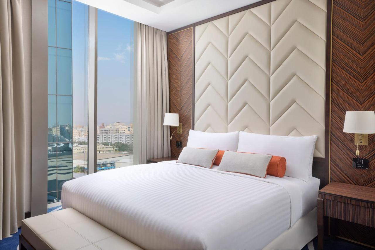 Jeddah Marriott Hotel Madinah Road Exterior foto A bedroom at the hotel